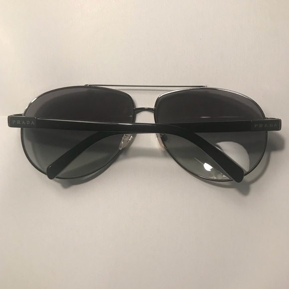 Prada - Picture 2 of 3